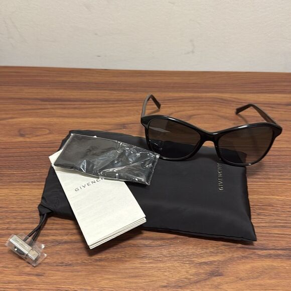 NWT Givenchy Black Oversized Cat Eye Sunglasses with Gradient Lens. - Picture 1 of 8